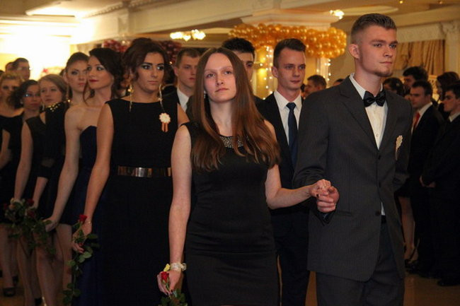 Sezon studniówkowy rozpoczęty (zdjęcia)