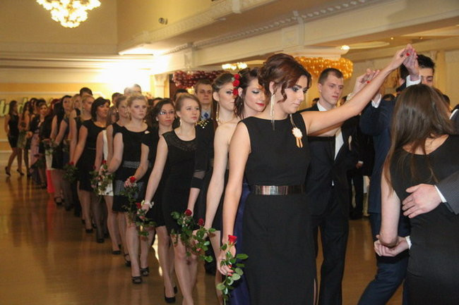 Sezon studniówkowy rozpoczęty (zdjęcia)