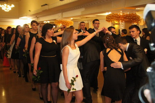 Sezon studniówkowy rozpoczęty (zdjęcia)