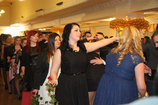 Sezon studniówkowy rozpoczęty (zdjęcia)