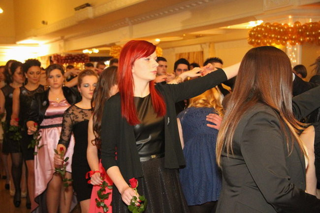 Sezon studniówkowy rozpoczęty (zdjęcia)