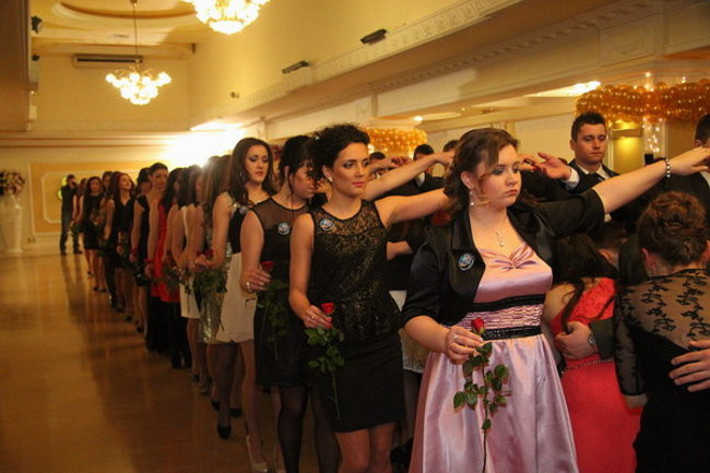 Sezon studniówkowy rozpoczęty (zdjęcia)