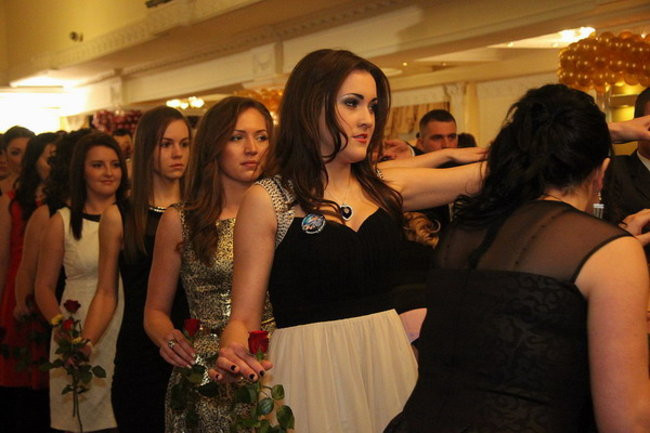 Sezon studniówkowy rozpoczęty (zdjęcia)