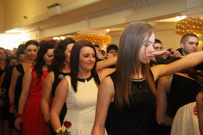 Sezon studniówkowy rozpoczęty (zdjęcia)