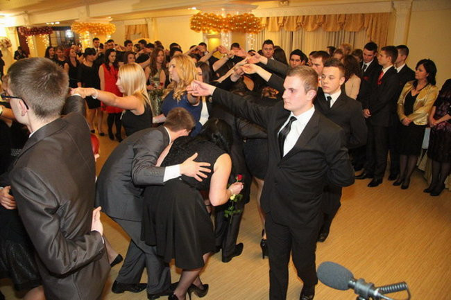 Sezon studniówkowy rozpoczęty (zdjęcia)