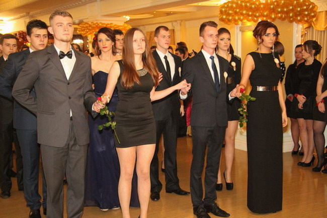 Sezon studniówkowy rozpoczęty (zdjęcia)