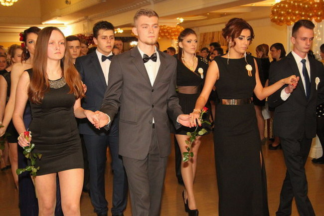 Sezon studniówkowy rozpoczęty (zdjęcia)