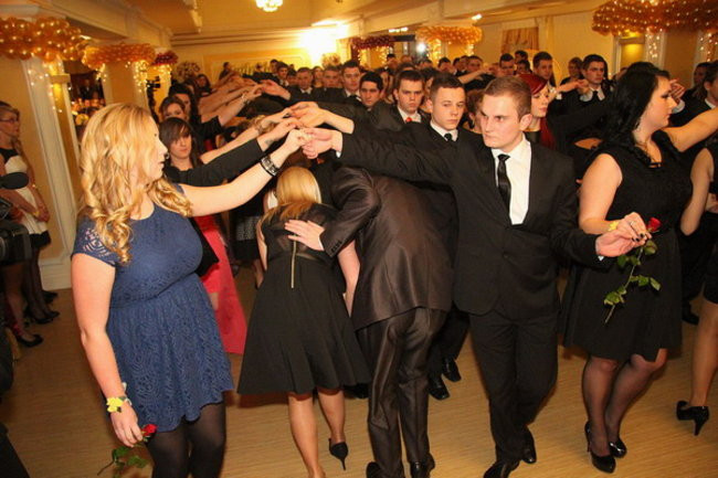 Sezon studniówkowy rozpoczęty (zdjęcia)