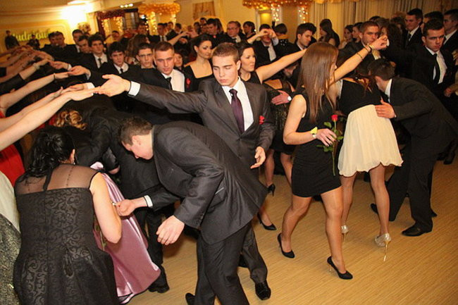 Sezon studniówkowy rozpoczęty (zdjęcia)