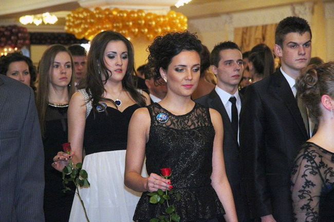 Sezon studniówkowy rozpoczęty (zdjęcia)