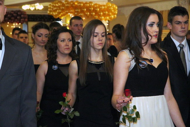 Sezon studniówkowy rozpoczęty (zdjęcia)