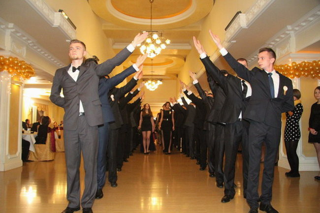 Sezon studniówkowy rozpoczęty (zdjęcia)