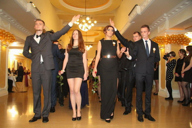 Sezon studniówkowy rozpoczęty (zdjęcia)