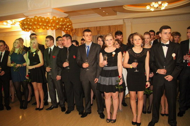 Sezon studniówkowy rozpoczęty (zdjęcia)