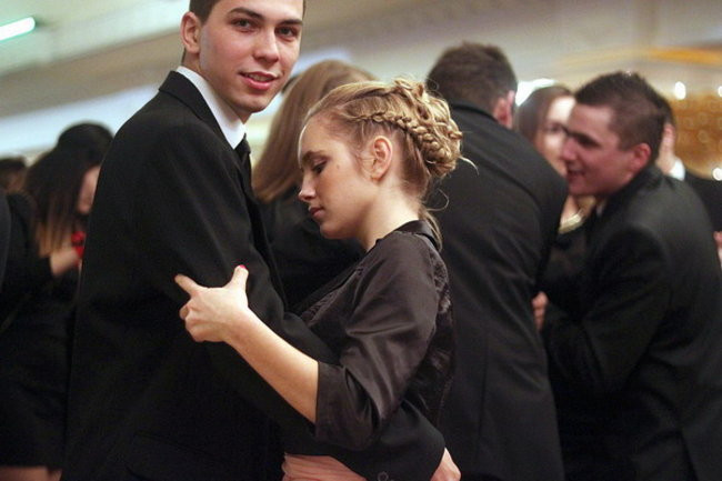 Sezon studniówkowy rozpoczęty (zdjęcia)