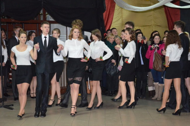 Uczniowie Kopernika tańczyli w szkole (zdjęcia)