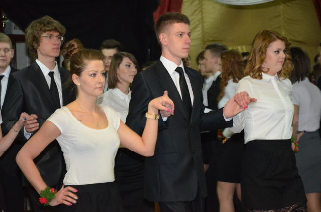 Uczniowie Kopernika tańczyli w szkole (zdjęcia)