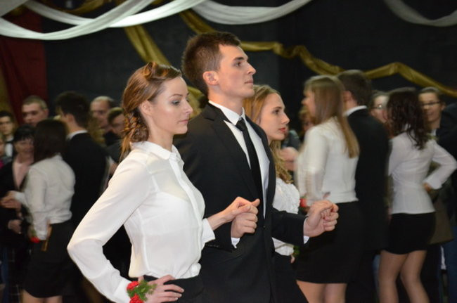 Uczniowie Kopernika tańczyli w szkole (zdjęcia)