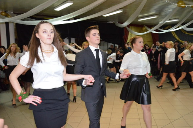 Uczniowie Kopernika tańczyli w szkole (zdjęcia)