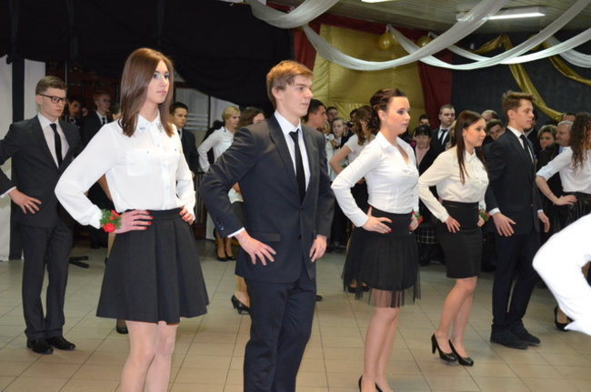 Uczniowie Kopernika tańczyli w szkole (zdjęcia)
