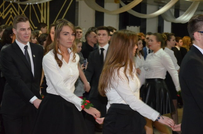 Uczniowie Kopernika tańczyli w szkole (zdjęcia)