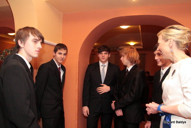 Maturzyści ZSOŚ opanowali Myśliwską (zdjęcia)