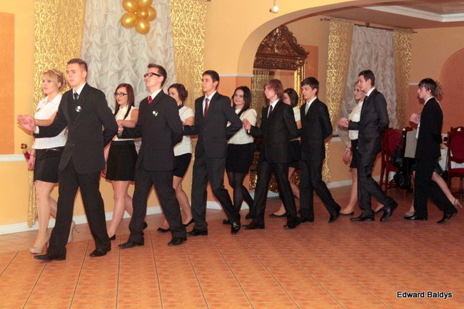 Maturzyści ZSOŚ opanowali Myśliwską (zdjęcia)