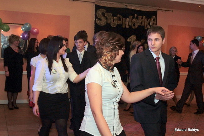 Maturzyści ZSOŚ opanowali Myśliwską (zdjęcia)