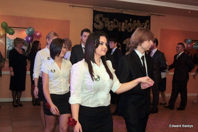 Maturzyści ZSOŚ opanowali Myśliwską (zdjęcia)