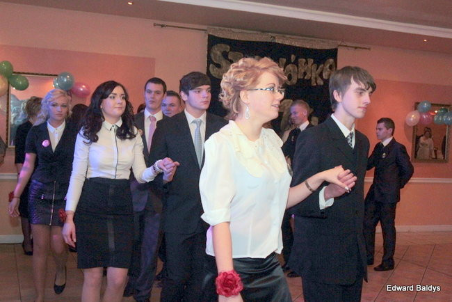 Maturzyści ZSOŚ opanowali Myśliwską (zdjęcia)