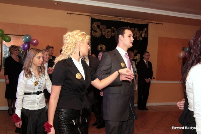 Maturzyści ZSOŚ opanowali Myśliwską (zdjęcia)