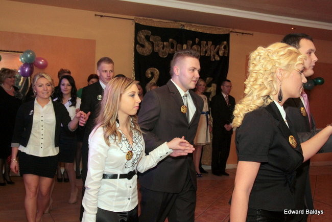 Maturzyści ZSOŚ opanowali Myśliwską (zdjęcia)