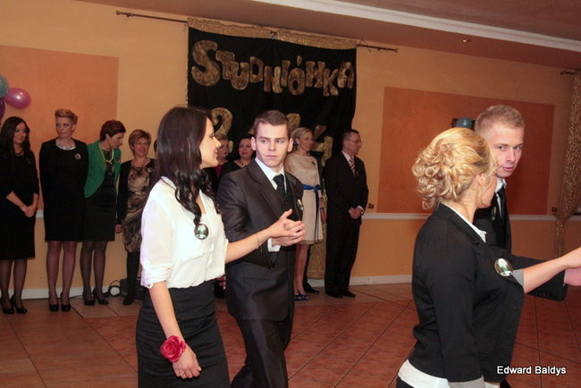 Maturzyści ZSOŚ opanowali Myśliwską (zdjęcia)