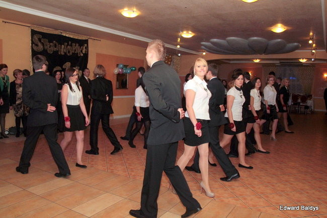 Maturzyści ZSOŚ opanowali Myśliwską (zdjęcia)