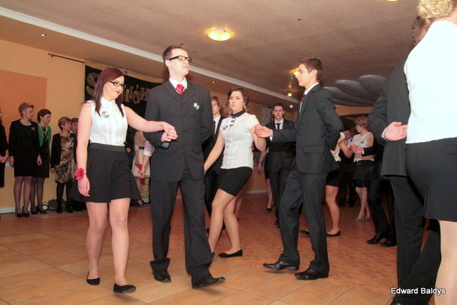 Maturzyści ZSOŚ opanowali Myśliwską (zdjęcia)