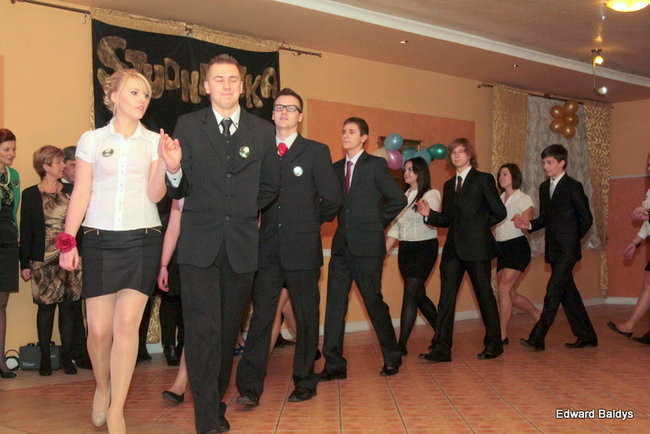 Maturzyści ZSOŚ opanowali Myśliwską (zdjęcia)