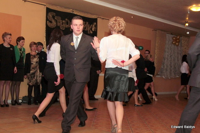 Maturzyści ZSOŚ opanowali Myśliwską (zdjęcia)