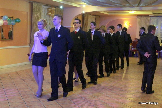 Maturzyści ZSOŚ opanowali Myśliwską (zdjęcia)