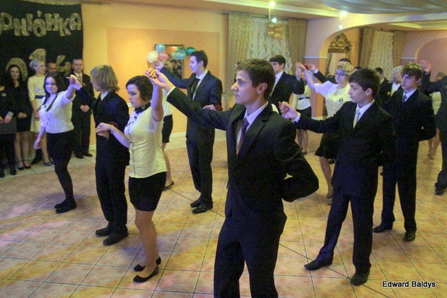 Maturzyści ZSOŚ opanowali Myśliwską (zdjęcia)