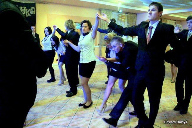 Maturzyści ZSOŚ opanowali Myśliwską (zdjęcia)