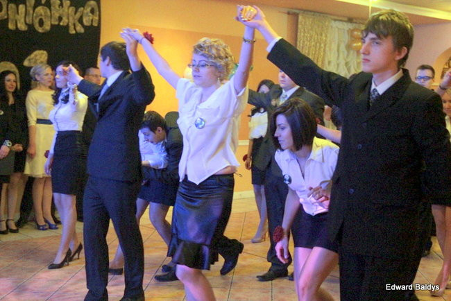 Maturzyści ZSOŚ opanowali Myśliwską (zdjęcia)