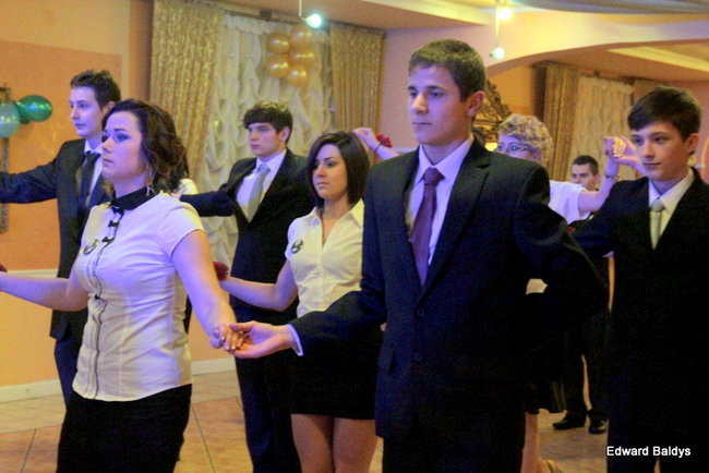 Maturzyści ZSOŚ opanowali Myśliwską (zdjęcia)