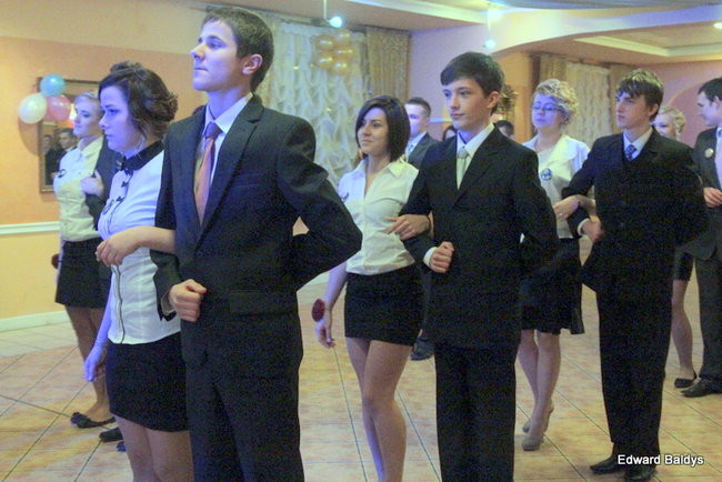 Maturzyści ZSOŚ opanowali Myśliwską (zdjęcia)