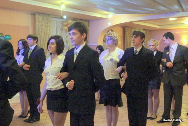 Maturzyści ZSOŚ opanowali Myśliwską (zdjęcia)