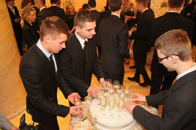 Studniówka z karaoke (zdjęcia)