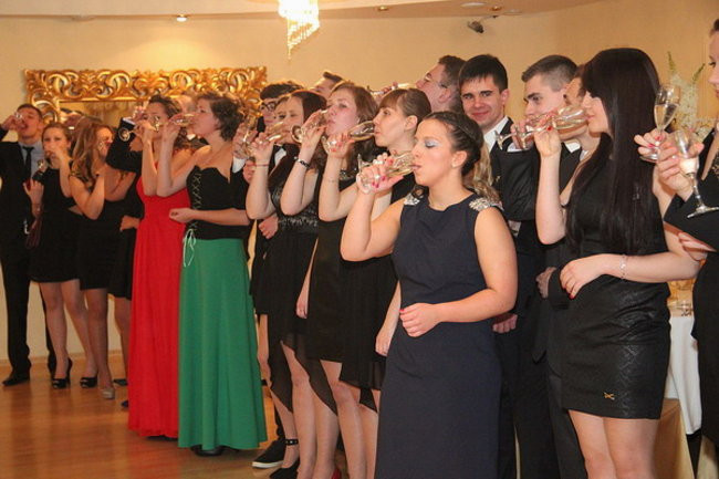 Studniówka z karaoke (zdjęcia)