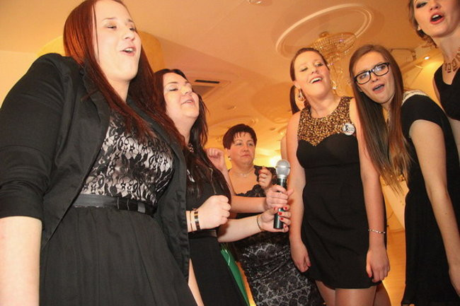 Studniówka z karaoke (zdjęcia)