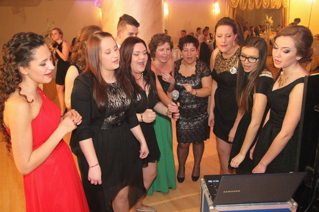 Studniówka z karaoke (zdjęcia)