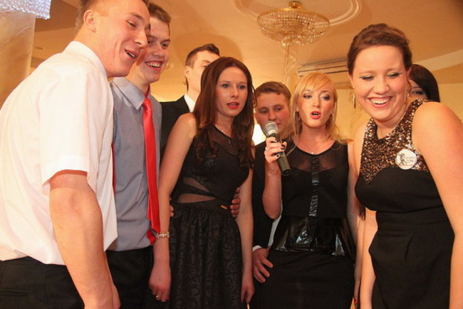 Studniówka z karaoke (zdjęcia)