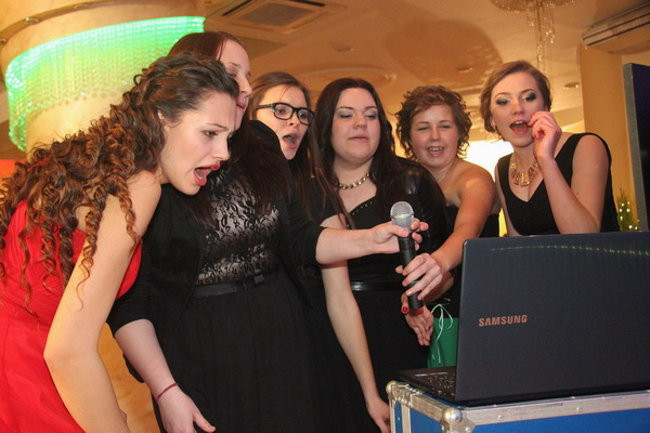 Studniówka z karaoke (zdjęcia)